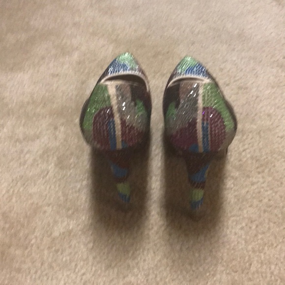 Never worn platform pumps - Picture 3 of 4